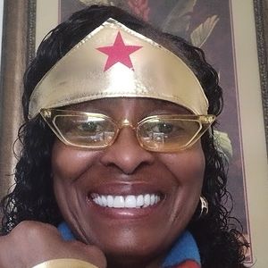 NWT WONDERFUL DEALS AT LYNNWRIGHT201